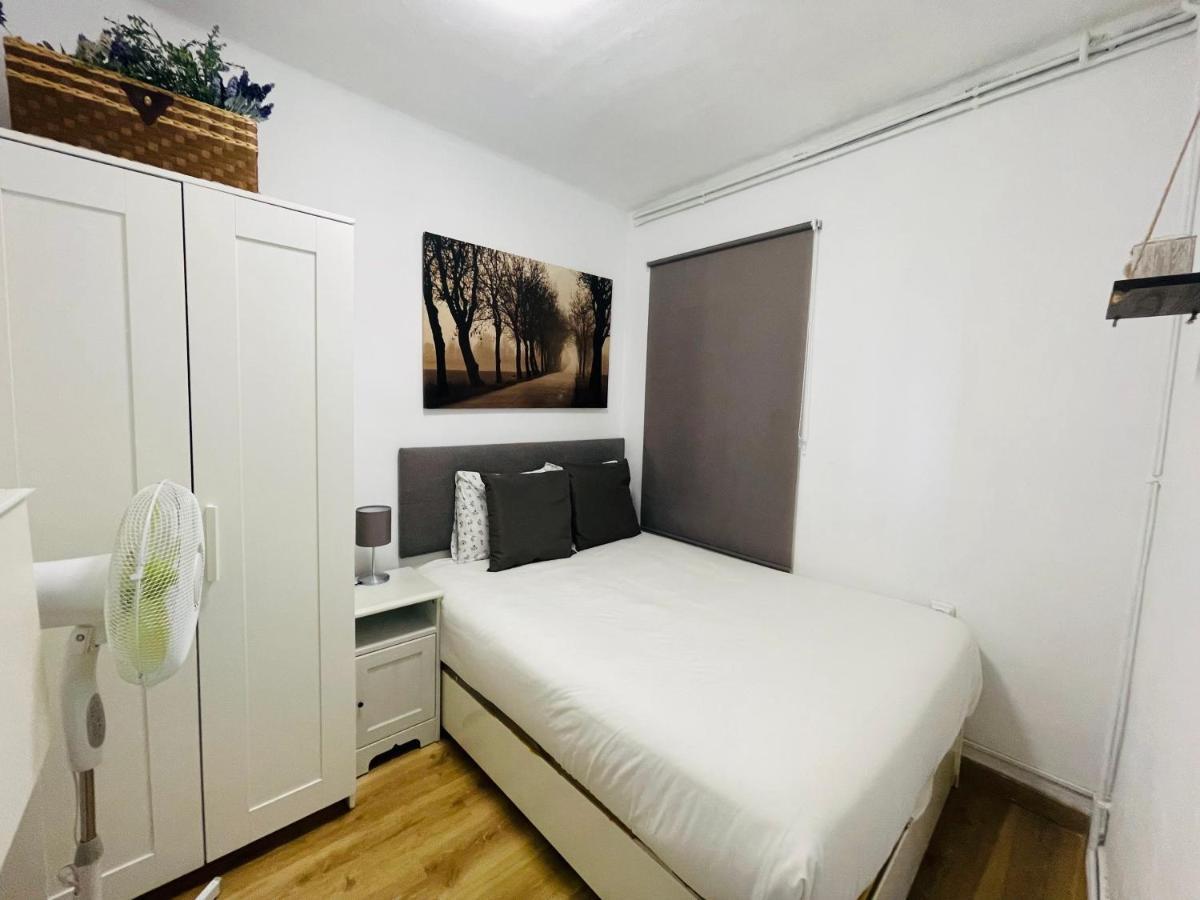 Beach Apartment Barca 6 Sant Adria de Besos Bagian luar foto