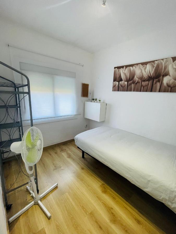 Beach Apartment Barca 6 Sant Adria de Besos Bagian luar foto