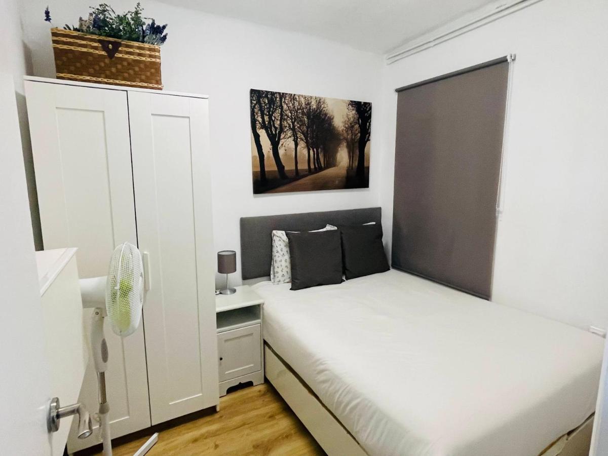 Beach Apartment Barca 6 Sant Adria de Besos Bagian luar foto