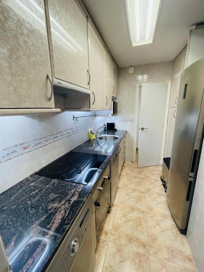 Beach Apartment Barca 6 Sant Adria de Besos Bagian luar foto