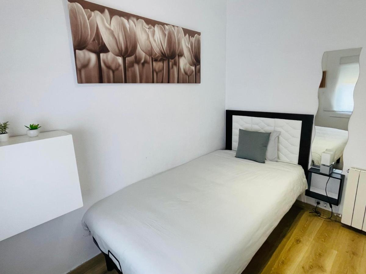 Beach Apartment Barca 6 Sant Adria de Besos Bagian luar foto